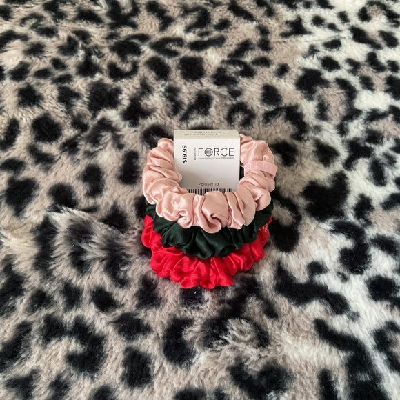 Teleties Silk Scrunchies 3pcs - Picture 6 of 6
